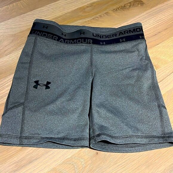 Under Armour Other - Under Armour Gray & Black Bicycle Shorts Youth Small